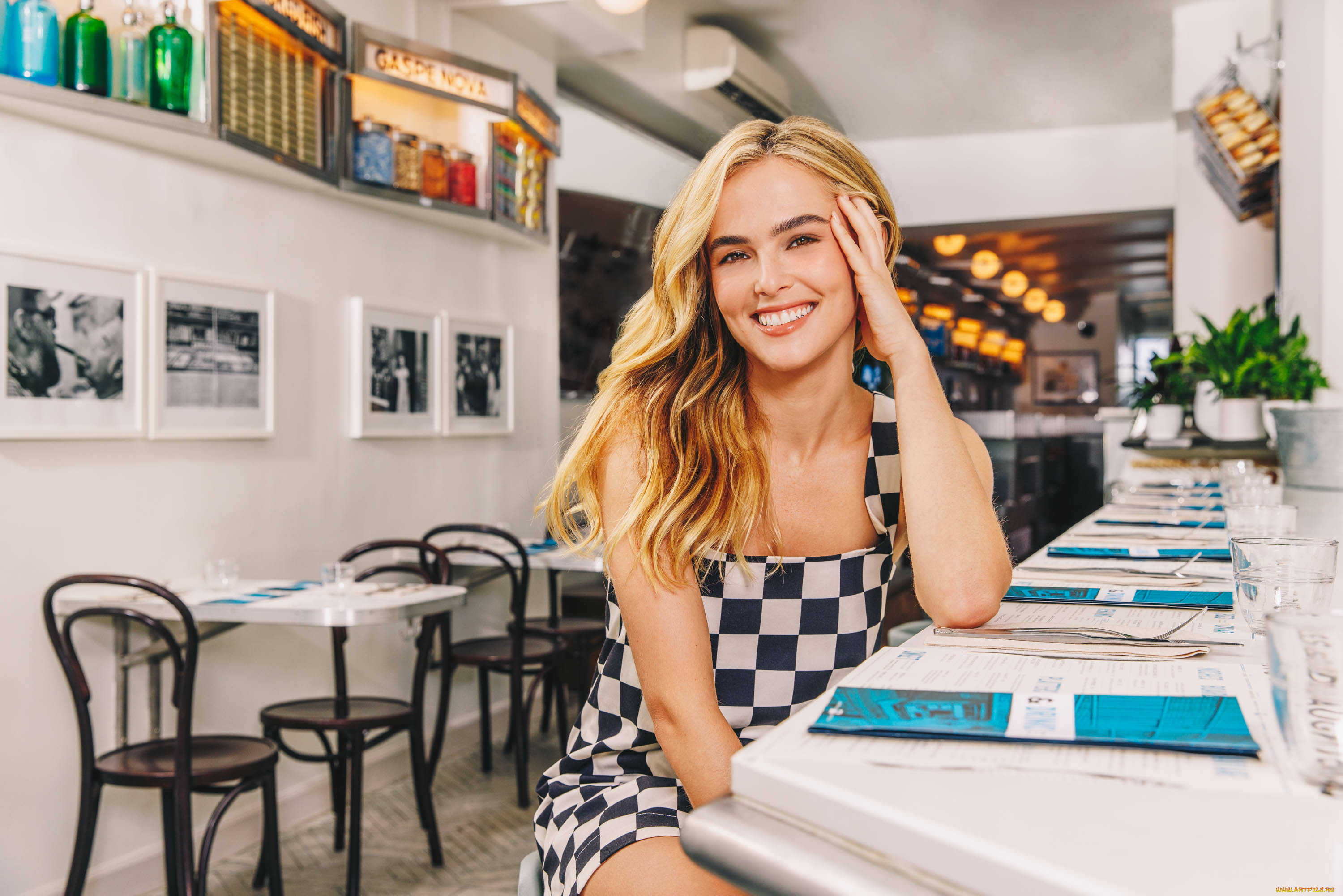 , zoey deutch, , , , , , , , 